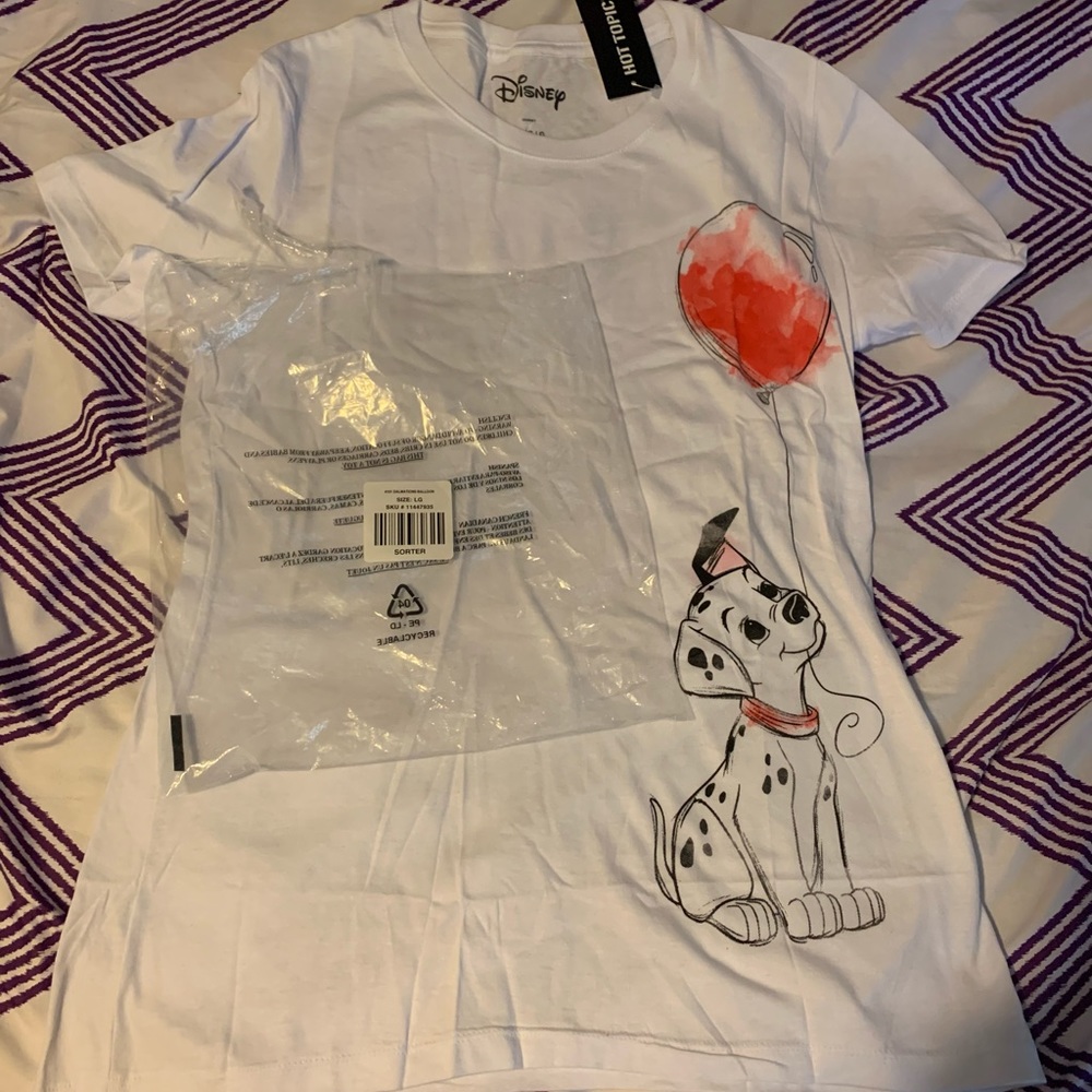 NWT. Hot Topic Disney 101 Dalmatians tee - large
